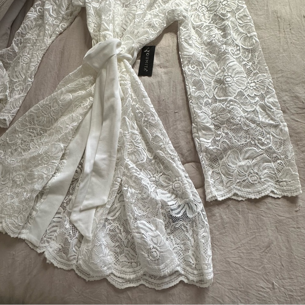 Youmita White Lace Robe Set - Picture 3 of 7